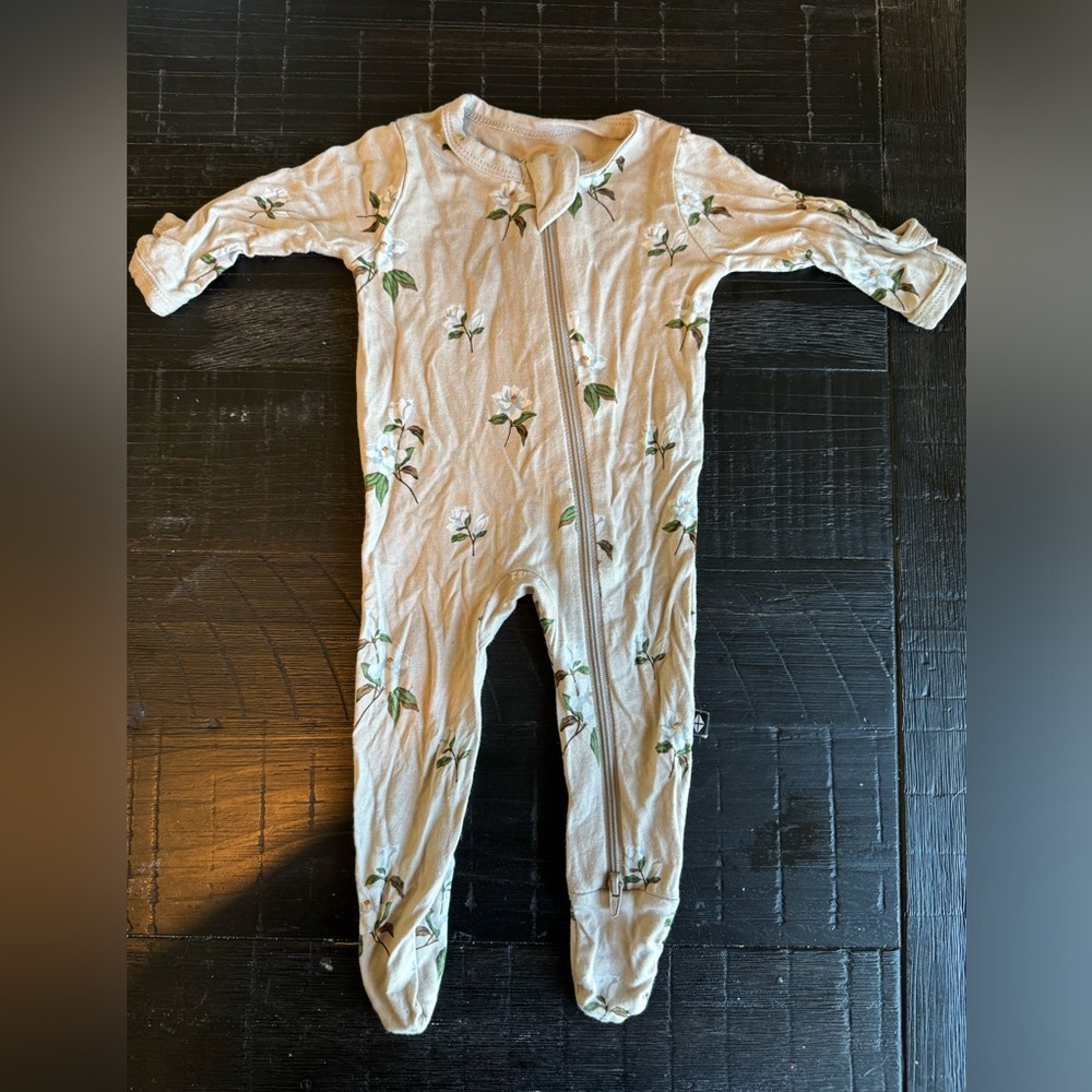 Kyte Baby Zippered Footie in Magnolia